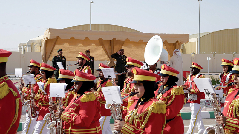 الفرقة الموسيقية العسكرية النسائية قدمت عروضاً متميزة مع الفرقة العسكرية الموسيقية من الذكور.   وام