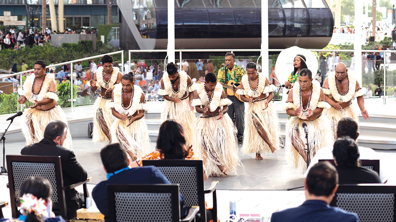 احتفالات جزر مارشال جسّدت ملامح من تراثها وتقاليد شعبها.   من المصدر