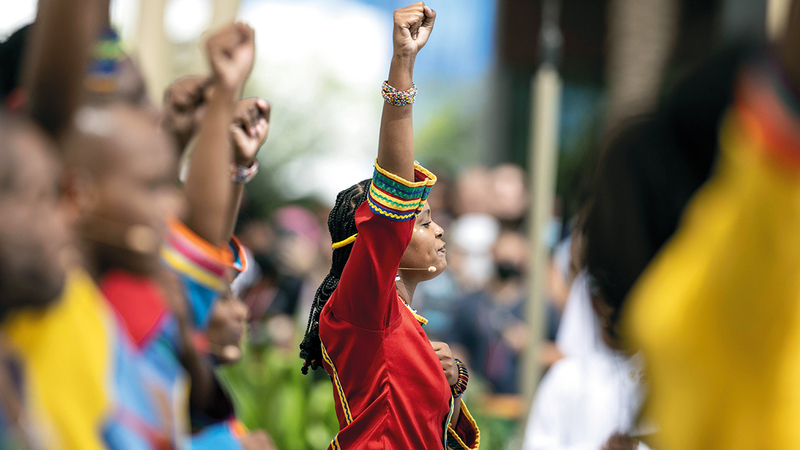 عروض متنوعة شهدتها الاحتفالات الجنوب إفريقية.     من المصدر