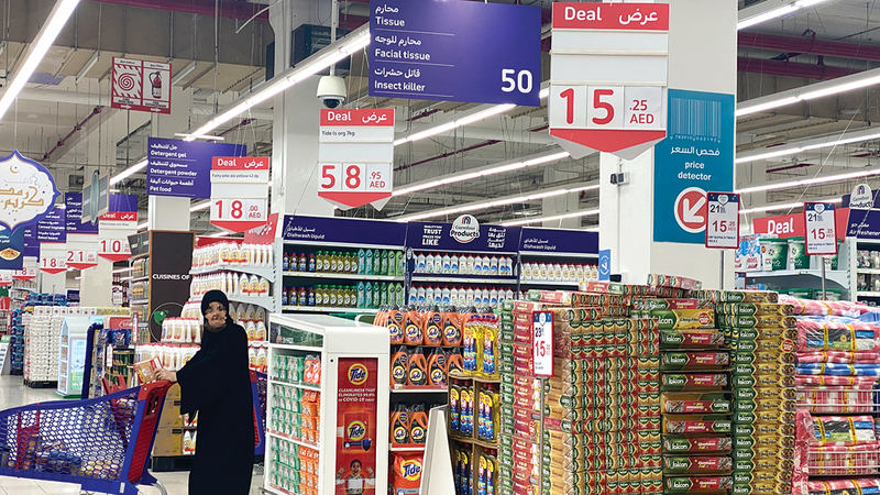 منافذ بيع اعتبرت أن طرح تخفيضات بنسب كبيرة يحتم التركيز على السلع كبيرة الحجم.   تصوير: إريك أرازاس