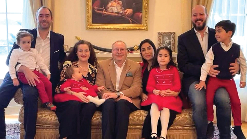 أحمد فؤاد وعدد من الأميرات والأمراء السابقين.   من المصدر