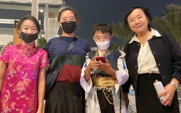 الصورة: عين إكسبو.. عائلة صينية بثوبها التقليدي في «الحدث الغني»
