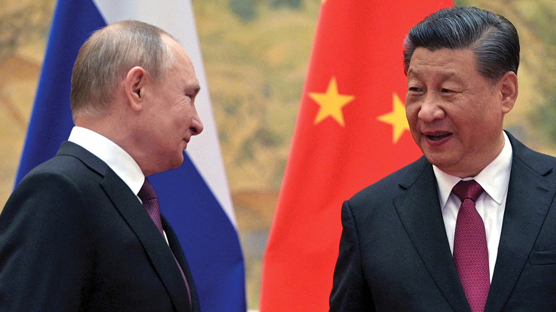 وقوف الزعيم الصيني شي جي بينغ إلى جانب بوتين في الحرب ألحق ضرراً استراتيجياً ببكين.   رويترز