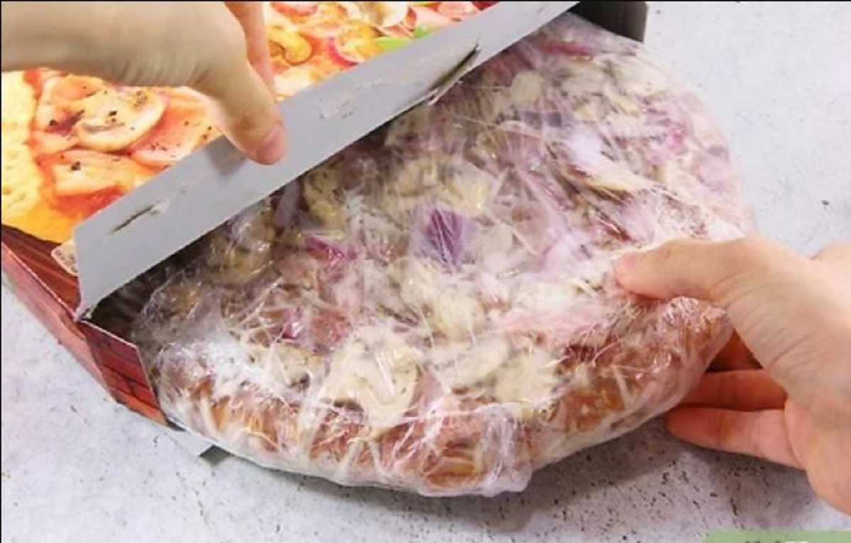 Пицца заморозка. Замороженная пицца. Пицца готовая замороженная. Заморозка готовой пиццы. Замороженная пицца в духовке.