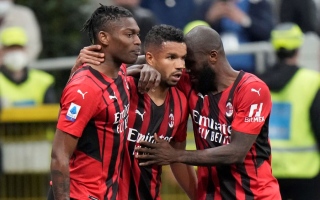 الصورة: ميلان يهزم جنوه ويستعيد صدارة الدوري الإيطالي