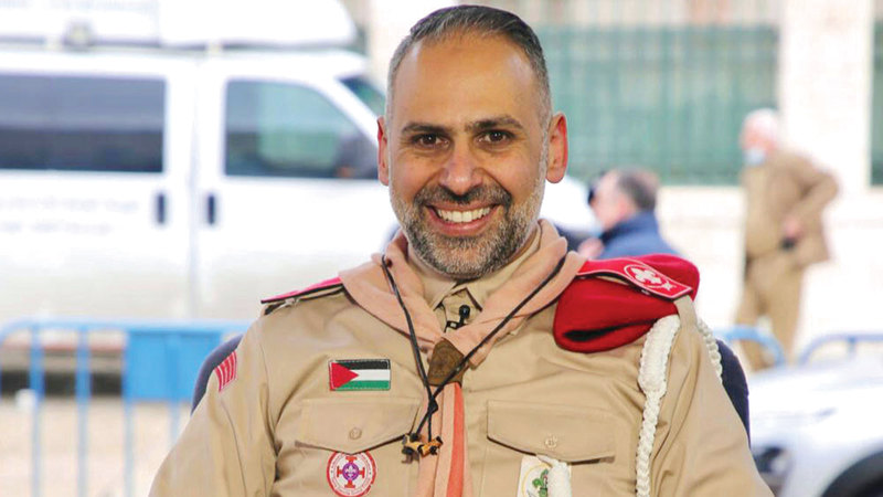 جورج قنواتي قائد مجموعة كشافة تراسنطة.   الإمارات اليوم