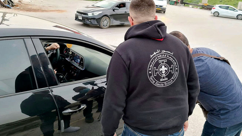 فرقة الفتية في كشافة تراسنطة نفذت مبادرة الإفطار.  الإمارات اليوم