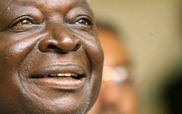 الصورة: وفاة الرئيس الكيني السابق كيباكي عن 90 عاما