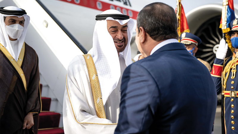 محمد بن زايد خلال وصوله إلى القاهرة.    من المصدر