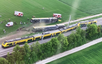 الصورة: بالصور.. قتيل و13 جريحاً في حادث قطار في النمسا
