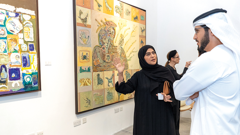 المعرض يضيء على إبداع فنانين شاركوا في مبادرة «فنان الشهر».     من المصدر