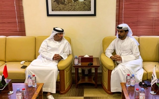 اتحاد الإمارات للصقور يستعرض سبل التعاون مع وزارة التغير المناخي والبيئة