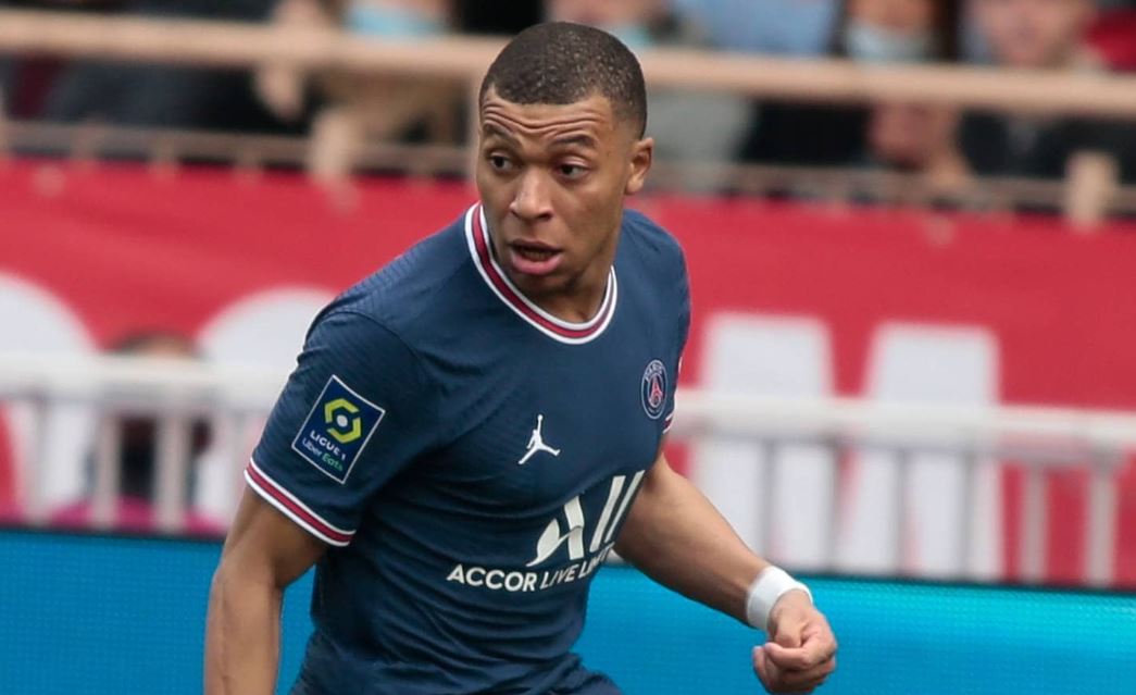 Mbappe ends the controversy and decides to stay in Saint-Germain with a record salary