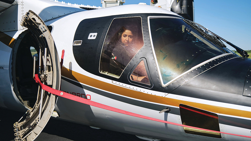 موزة آل مكتوم أكدت أن تجريب الطائرة كان أمنية لها منذ أن رأت صور نموذجها الأولي.  من المصدر
