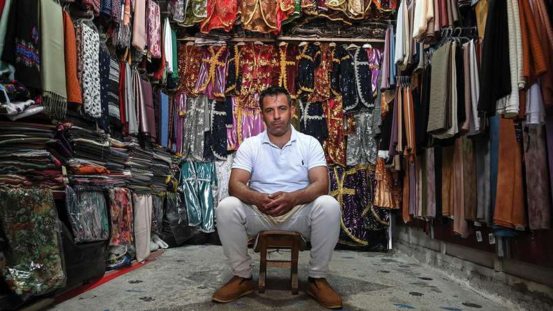 أحمد إبراهيم جاء من حلب ويملك دكاناً لبيع الإكسسوارات. أ.ف.ب