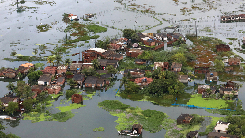 المياه تغمر مدينة بيرنامبوكو.  رويترز