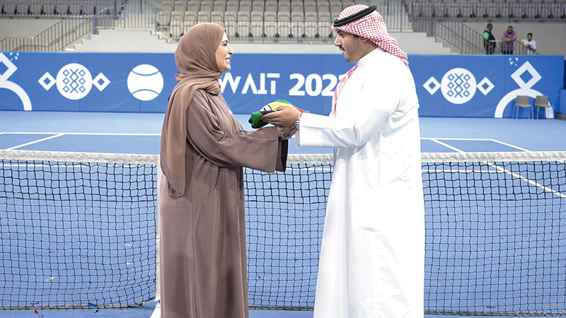 الإمارات تتسلم علم الأمانة العامة لمجلس التعاون لدول الخليج العربية. من المصدر