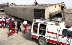 الصورة: أحداث وصور.. 21 قتيلاً في انحراف قطار عن سكته وسط إيران