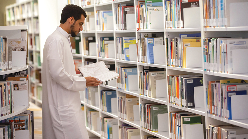المكتبة توفر بيئة تحفيزية تنهض بالمنتج الثقافي في الدولة وتستوعب جميع فئات المجتمع. تصوير: أحمد عرديتي