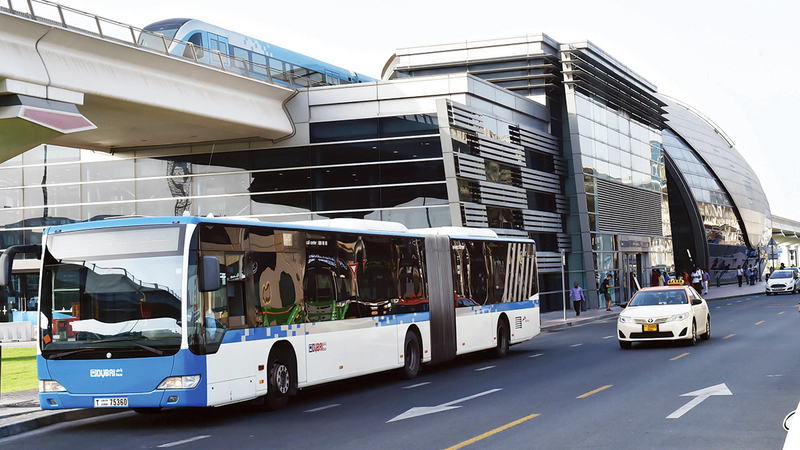 «طرق دبي» تلبي الطلب المتزايد على التنقّل بالحافلات.   من المصدر