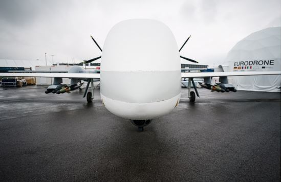 تجهيزات قبل معرض صناعة الطيران والدفاع في برلين الذي سيقام في مطار براندنبورغ في الفترة من 22 إلى 26 يونيو الحالي.