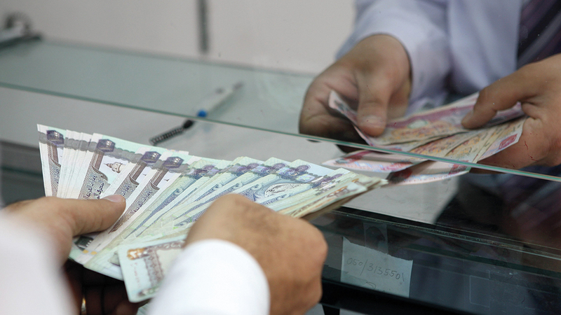 البنوك توفر قروضاً وتمويلات للسفر بحسب الراتب وحاجة المتعامل. الإمارات اليوم