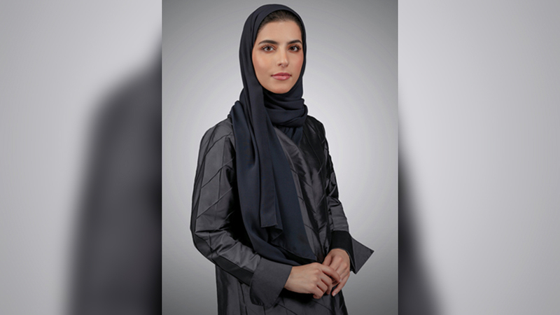 المصممة الإماراتية جواهر الخيال.