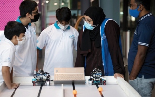 الصورة: 8 فرق طلابية تمثل الإمارات في أولمبياد الروبوت بألمانيا