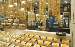 الصورة: تجار: تأثيرات محدودة لتراجع أسعار الذهب في الأسواق