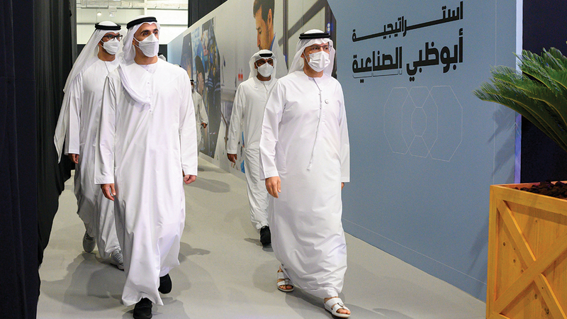 خالد بن محمد بن زايد خلال إطلاق استراتيجية أبوظبي الصناعية. وام