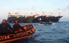 الصورة: فقدان 27 شخصاً بعد انشطار سفينتهم بسبب إعصار في بحر الصين الجنوبي