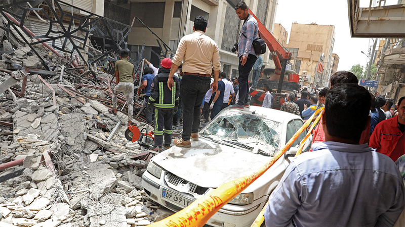 انهيار البرج السكني أدى إلى مقتل 41 شخصاً في عبدان في إقليم خوزستان الواقع جنوب غرب إيران. غيتي