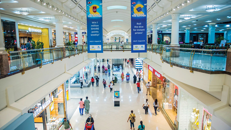 المراكز التجارية من المقاصد الرئيسة للمتسوقين خلال فصل الصيف. أرشيفية