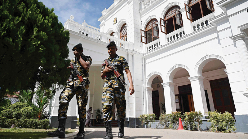 القصر الرئاسي فارغ إلا من عناصر الجيش. أ.ف.ب