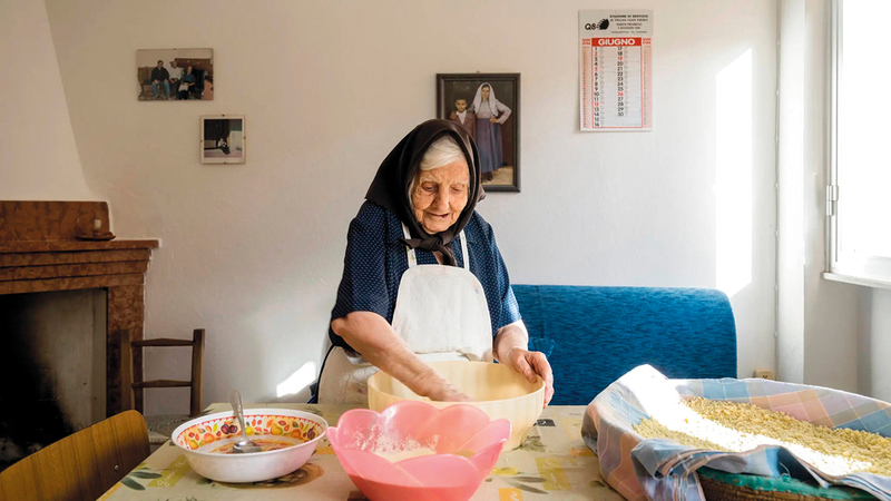 عجوز بلغت الـ100 تحضّر أطباقاً إيطالية تقليدية. أرشيفية