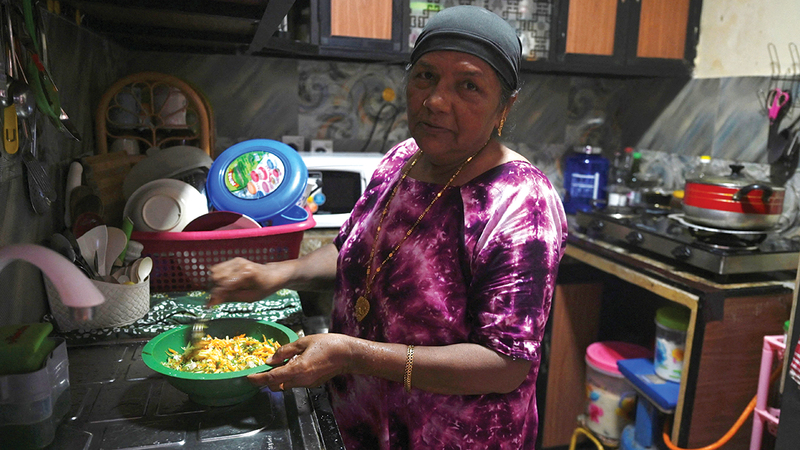 الفقر يزيد صعوبات الحياة لشريحة كبيرة من السريلانكيين. أ.ف.ب