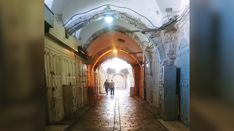 أغلبية محال سوق الجزارين غاب عنها أصحابها قسراً. الإمارات اليوم