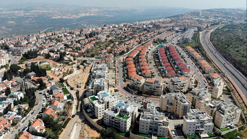 مستوطنة يتسهار مقامة على مساحات شاسعة من حوارة. الإمارات اليوم