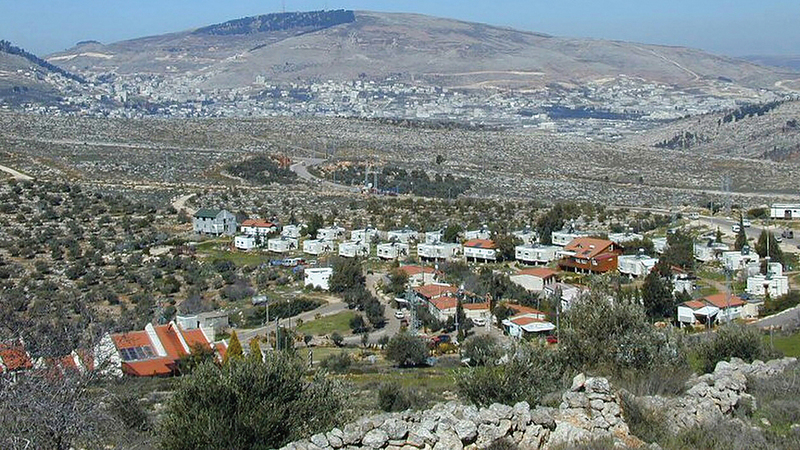 إيتمار تبتلع أرض حوارة ومستوطنوها يستبيحون طرقها. الإمارات اليوم