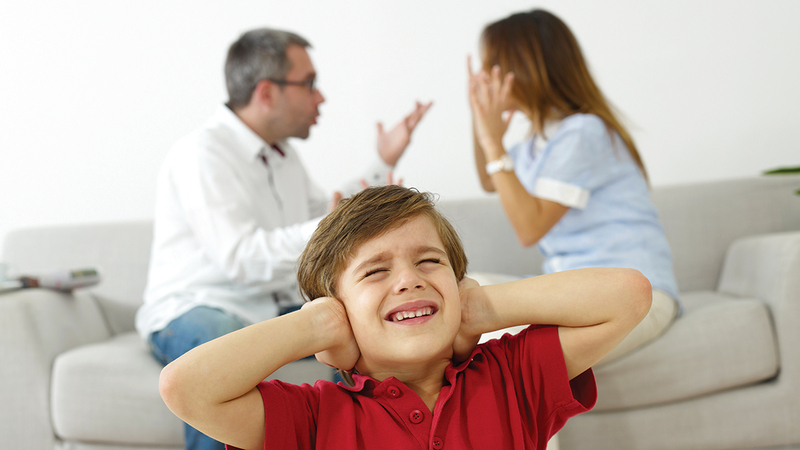 الزوجة تصرّ على تربية أبنائها حسب ثقافتها. «صورة تعبيرية» عن غيتي