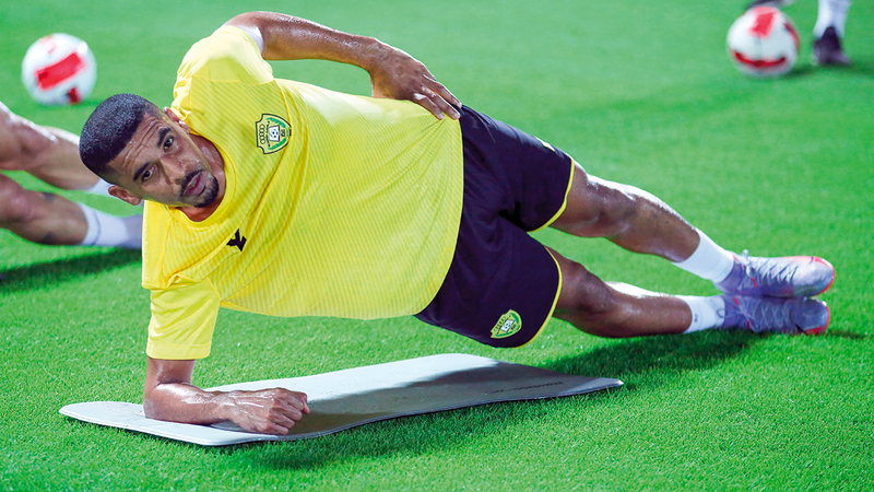 الوصل بدأ فترة الإعداد بقميص من ماركة «يلو». من المصدر