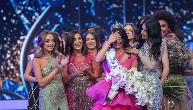 وتحت شعار (اشتقنا نحتفل بجمال لبنان)، تنافست 17 متسابقة على الفوز باللقب.