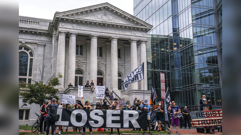 متظاهرون في واشنطن يطالبون بمحاسبة ترامب. أ.ف.ب