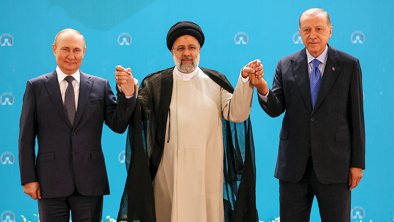 بوتين وأردوغان ورئيسي خلال اجتماع طهران.    أ.ب