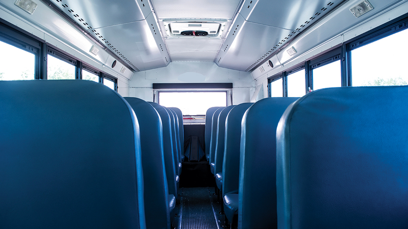 الحافلات المدرسية هي الوسيلة الأكثر أماناً لنقل للطلبة. أرشيفية