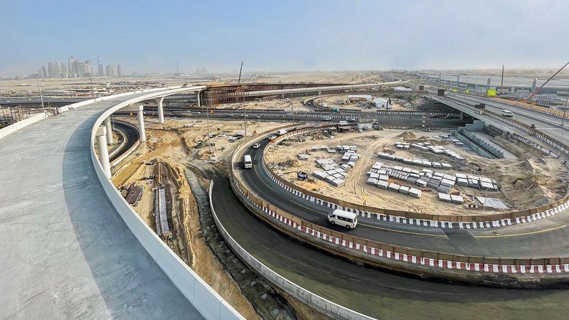 تطوير محور الشيخ راشد أحد أكبر المشروعات التي تنفذها هيئة الطرق. من المصدر