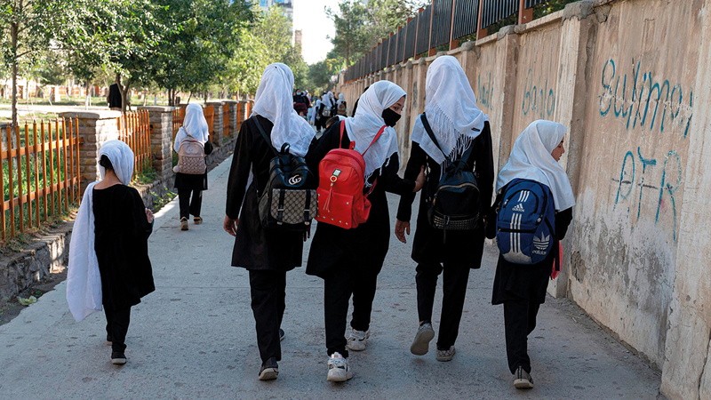 «طالبان» تواجه تحديات من بينها حقوق المرأة وحصول السكان على التعليم.   أ.ف.ب