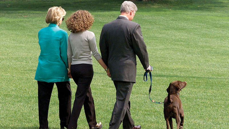 عائلة بيل كلينتون في إجازة صيفية.   أرشيفية