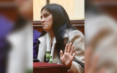 الصورة: شقيقة زوجة الرئيس البيروفي المطلوبة بتهم فساد تسلّم نفسها للقضاء