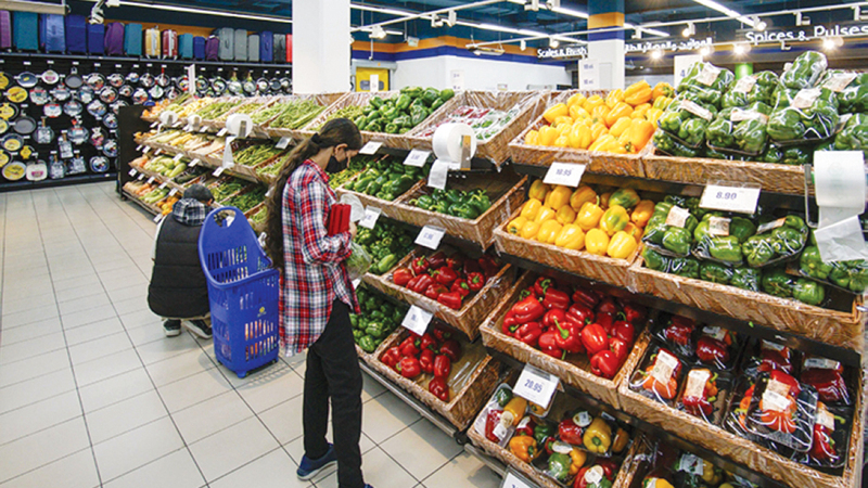 المنافذ التقليدية لديها تكاليف تشغيل مرتفعة فيما المواقع الإلكترونية أقل كلفة.   أرشيفية